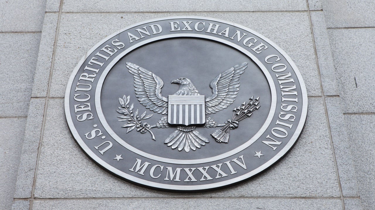 72-crypto-etf-filings-await-sec-approval-amid-historic-regulatory-shift