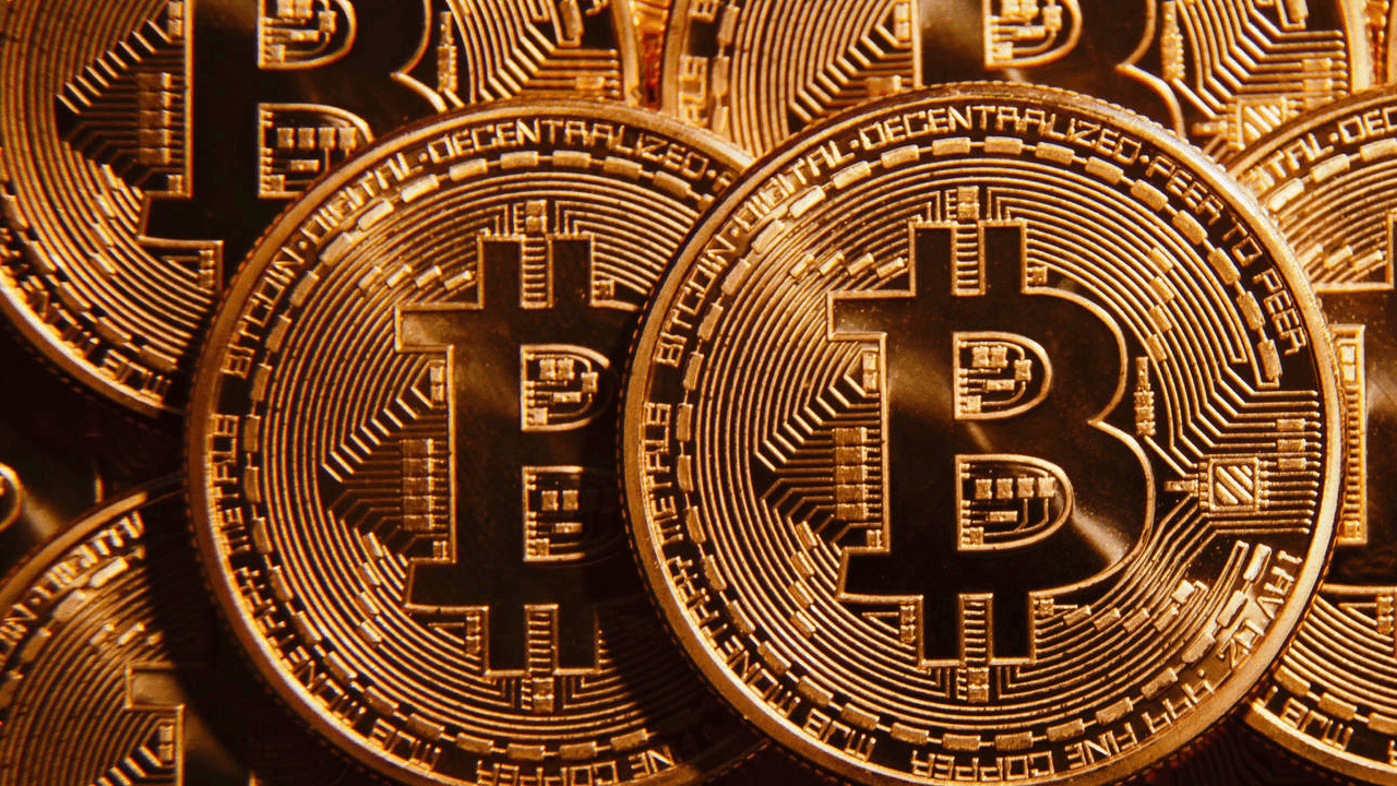 bitcoin-price-watch:-can-momentum-reignite-above-$105,700?