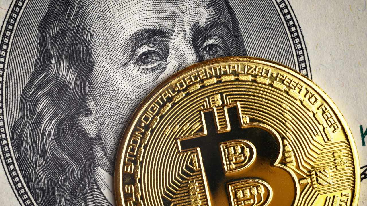 elon-musk-backs-coinbase-warning:-bitcoin-could-replace-dollar-amid-us-fiscal-crisis