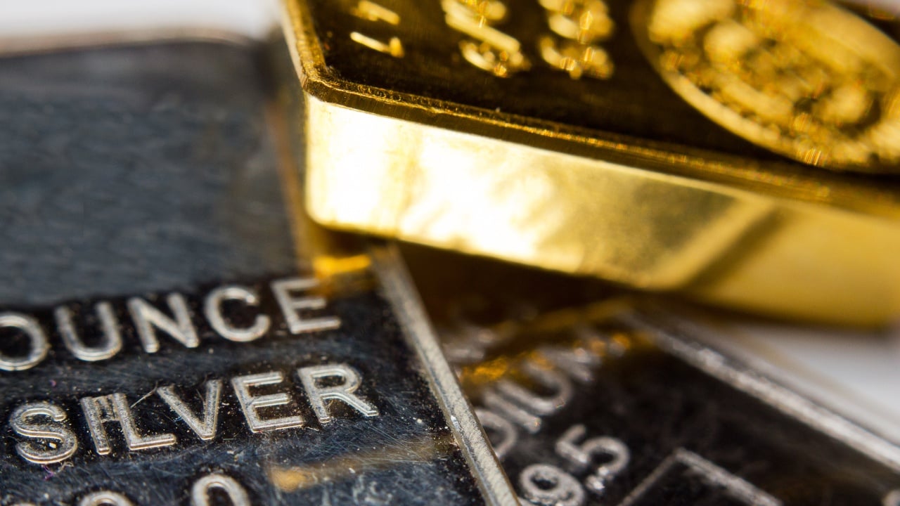 silver-and-platinum-break-out-as-dollar-hedge-game-shifts