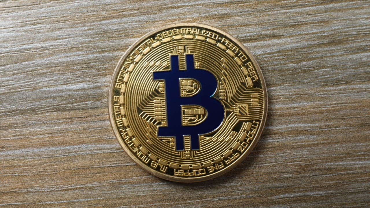 legendary-bitcoiner-debunks-paper-bitcoin,-sparks-discussion-on-the-phenomenon