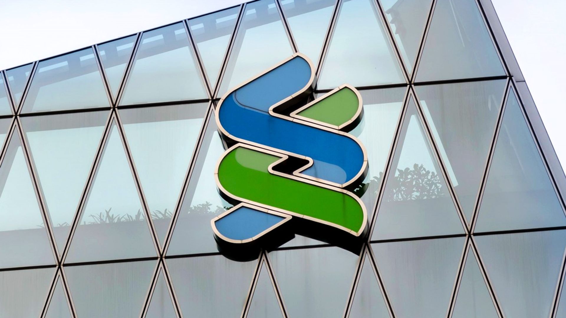 bitcoin-$200k-target-still-in-play,-driven-by-etf,-corporate-treasury-buying:-stanchart