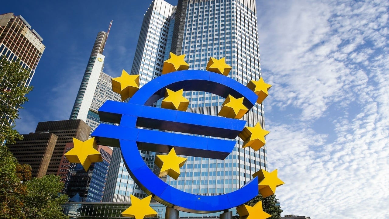 ecb-president-christine-lagarde-warns-stablecoin-adoption-might-lead-to-‘privatization-of-money’