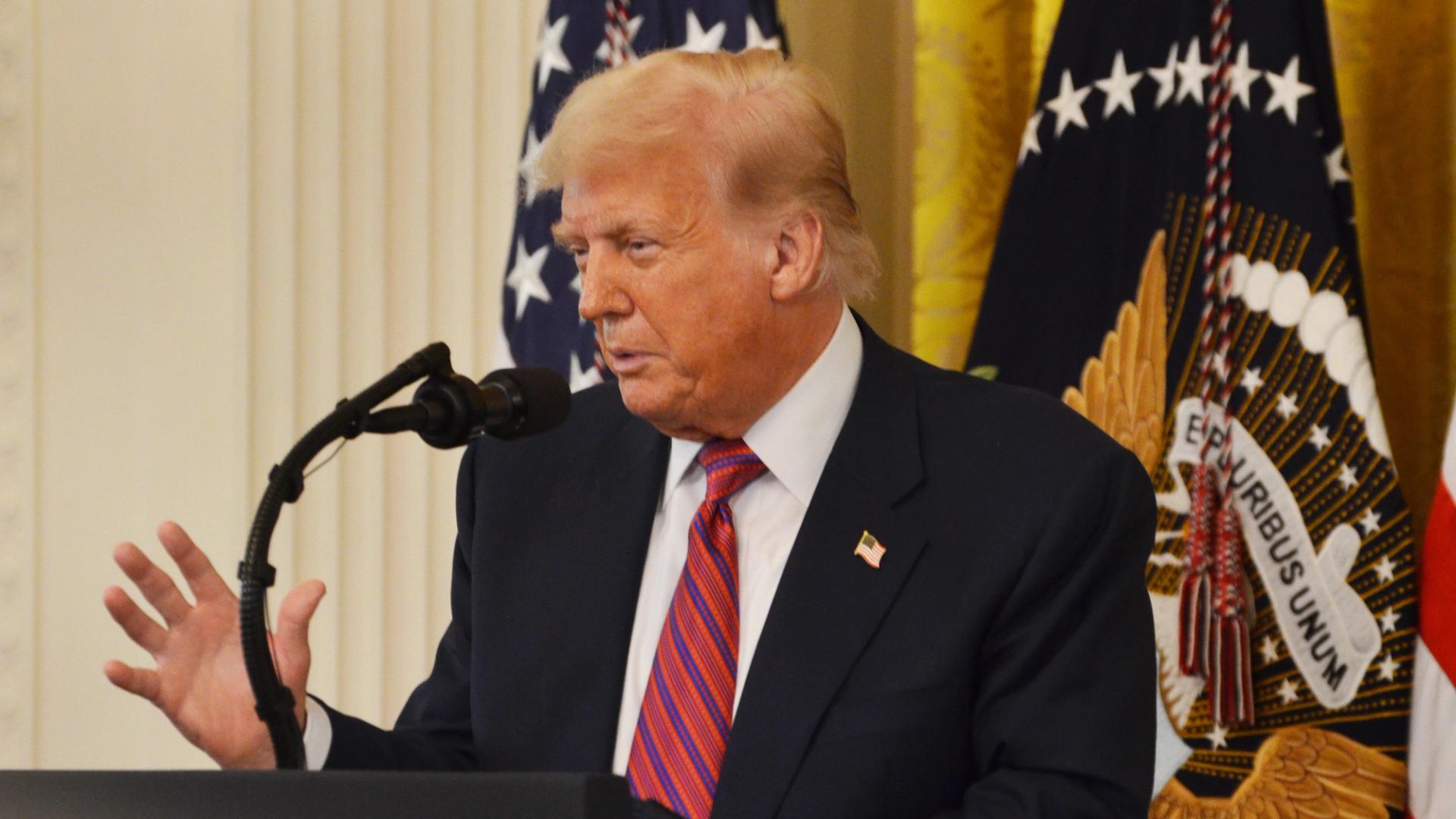 trump-eyes-moving-us.-economy-further-into-crypto-via-mortgages,-401(k)s