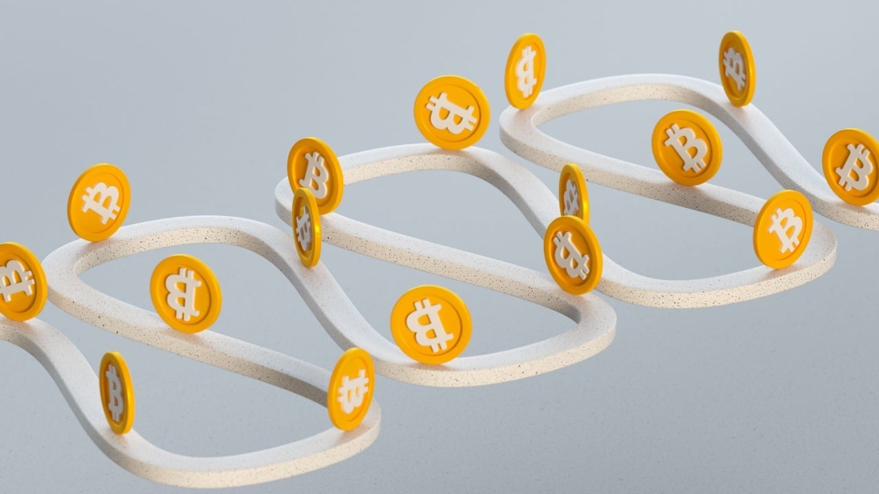 analyst:-bitcoin-peaks-follow-halving-patterns—next-one-expected-by-late-2025