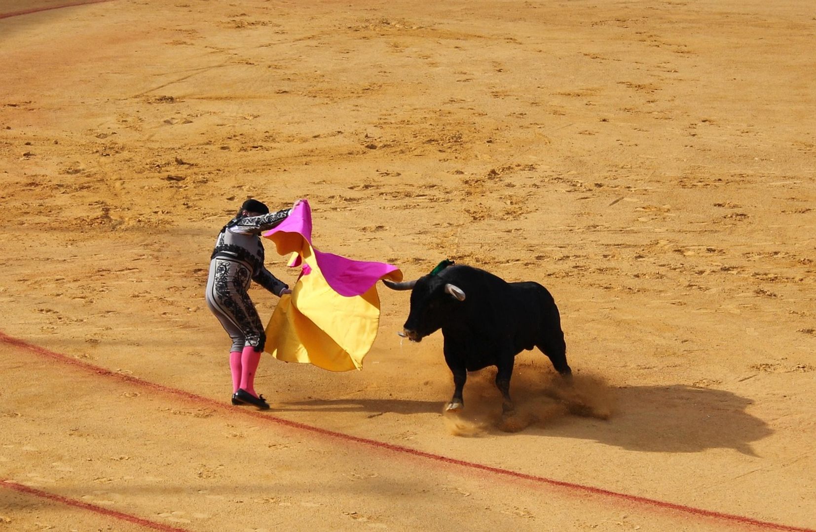 bitcoin’s-october-slowdown-masks-strength,-analysts-predict-catch-up-with-gold