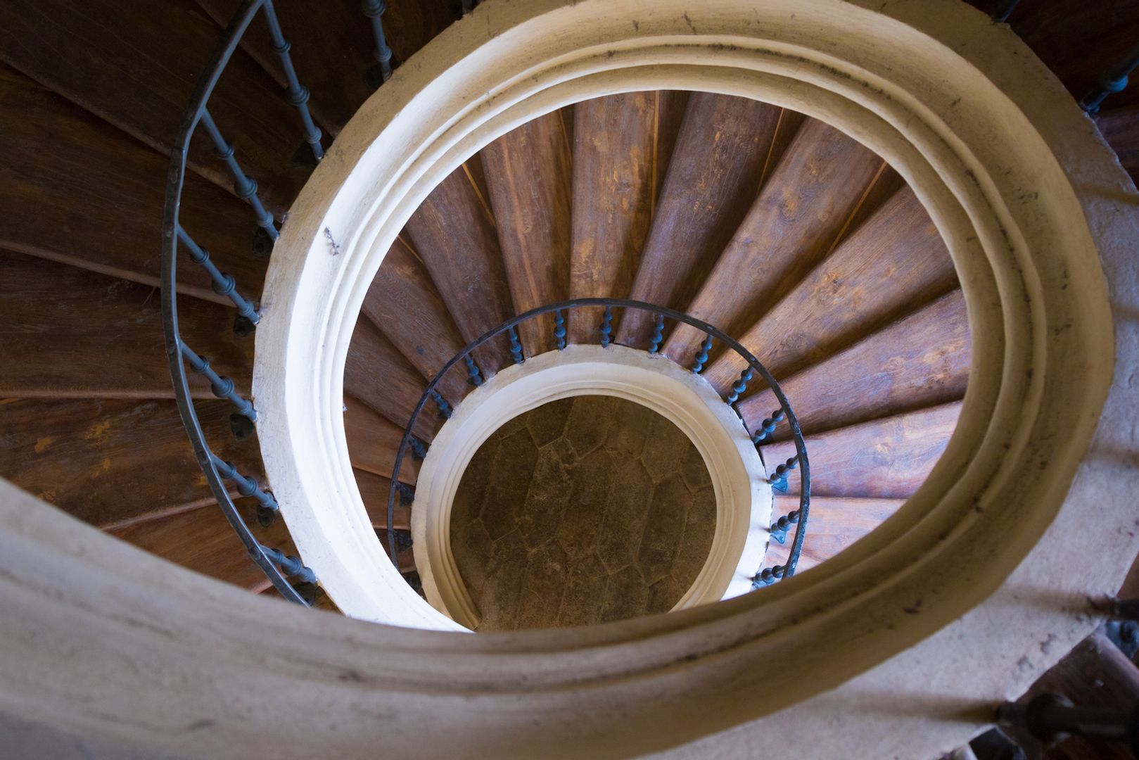 how-deep-are-bitcoin-traders-hedging-after-recent-price-dip-below-$100k?