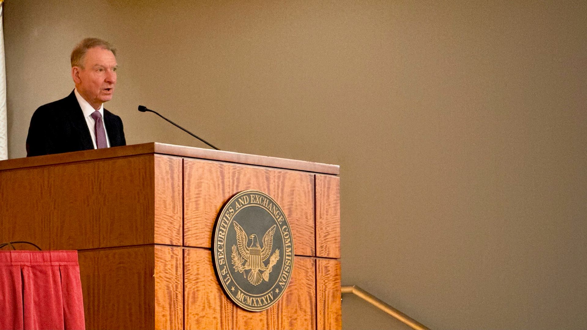 us.-sec-chief-warns-watchdogs-need-to-be-limited-in-tapping-crypto’s-power-to-snoop