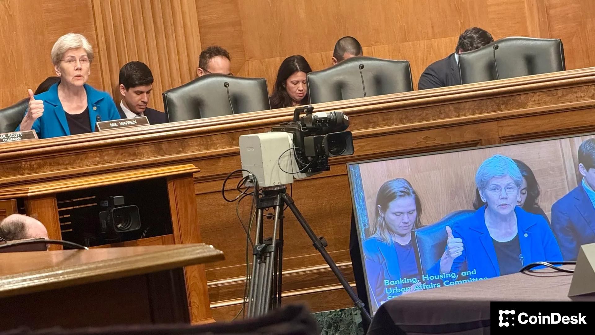 us.-senate’s-warren-asks-for-trump-tied-crypto-probe-as-market-structure-bill-drags