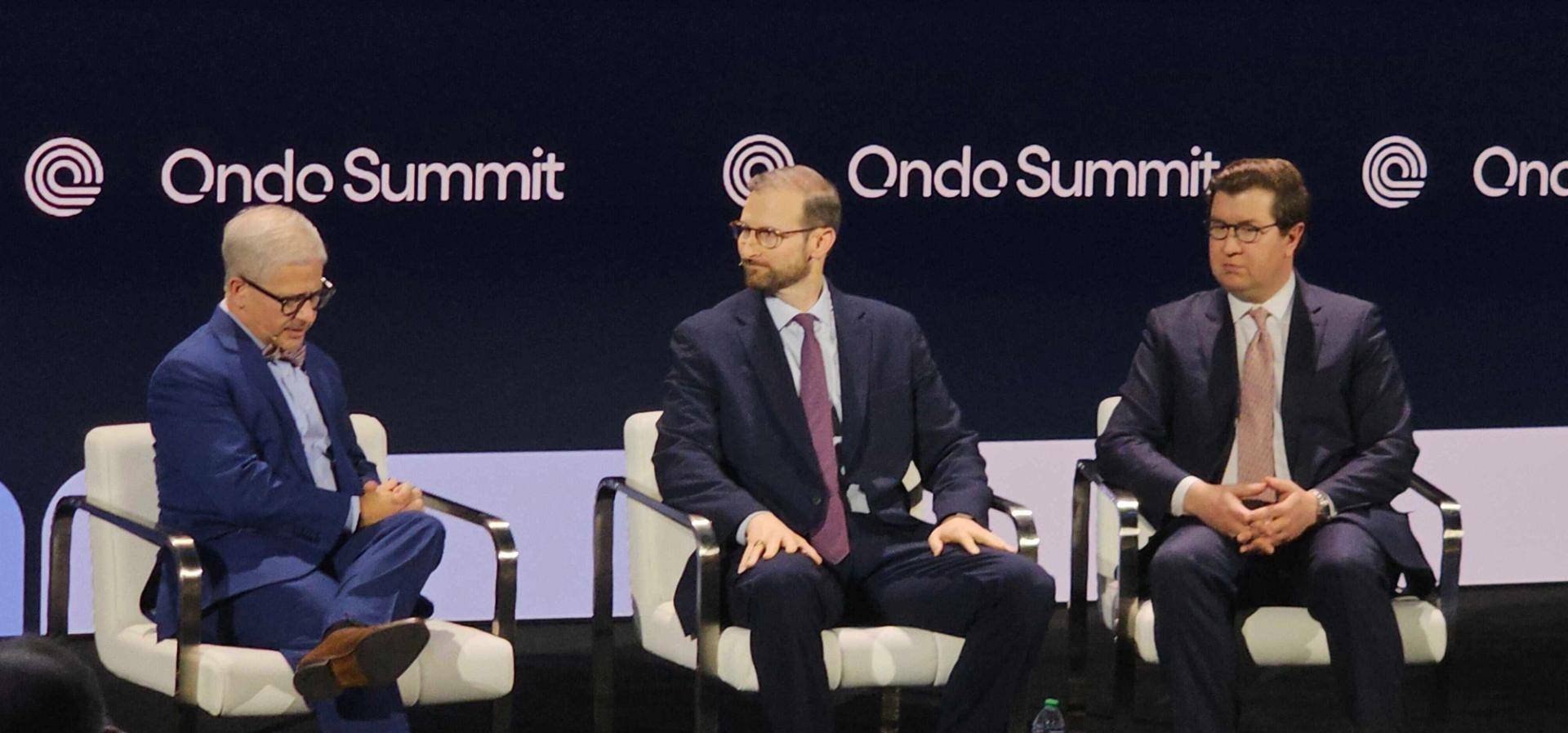 trump’s-white-house-won’t-tolerate-attacks-on-the-president-in-crypto-bill,-adviser-says